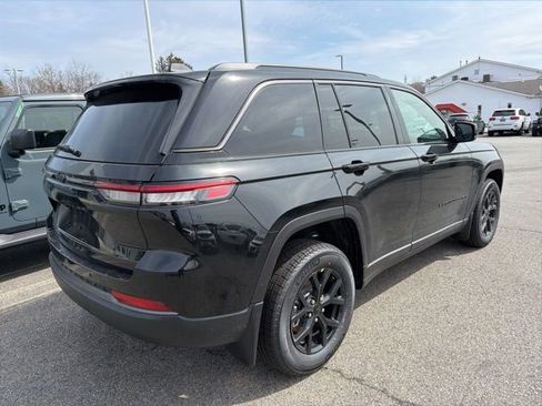 New 2026 Jeep Grand Cherokee Laredo image 3