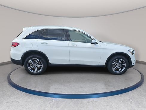 Used 2021 Mercedes-Benz GLC 300 image 4