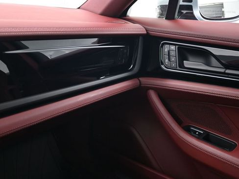 Certified 2025 Porsche Panamera 4 AWD/4WD image 19