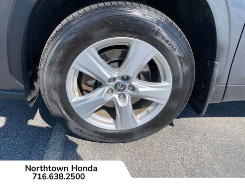 Used 2023 Toyota Highlander L AWD/4WD image 17