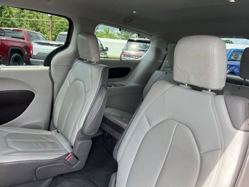 Used 2017 Chrysler Pacifica Touring-L Plus w/ Advanced Safetytec Group image 32