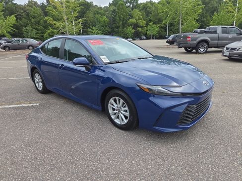 Used 2026 Toyota Camry LE FWD image 1