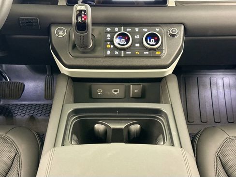 Used 2024 Land Rover Defender 110 SE AWD/4WD image 12
