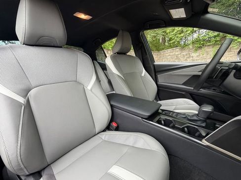 Used 2026 Toyota Camry SE w/ Convenience Package FWD image 28