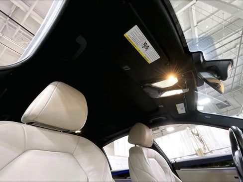 Used 2018 BMW 530e xDrive 530e xDrive iPerformance w/ Premium Package 2 image 14