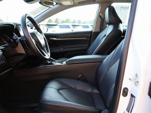 Used 2022 Toyota Camry XSE image 23