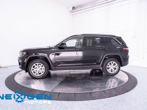 Used 2022 Jeep Grand Cherokee Limited image 29