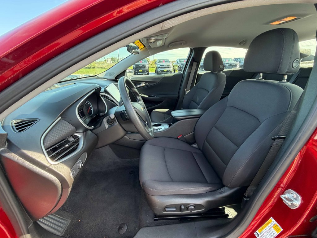 Used 2025 Chevrolet Malibu LT FWD image 18