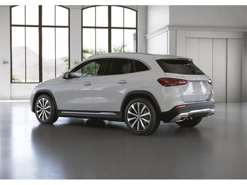 Used 2022 Mercedes-Benz GLA 250 4MATIC image 31