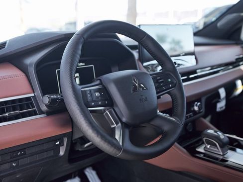 Used 2025 Mitsubishi Outlander SEL image 22