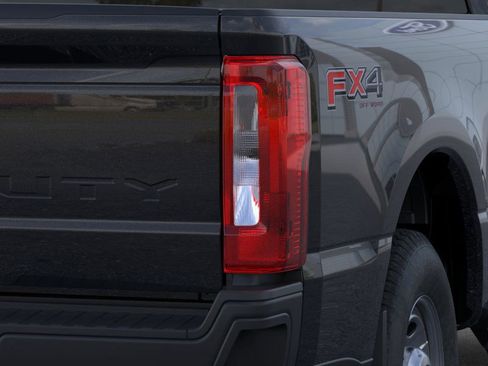 New 2026 Ford F250 XL w/ FX4 Off-Road Package image 43