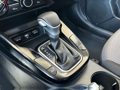 Used 2025 Kia Soul LX w/ LX Technology Package FWD image 39