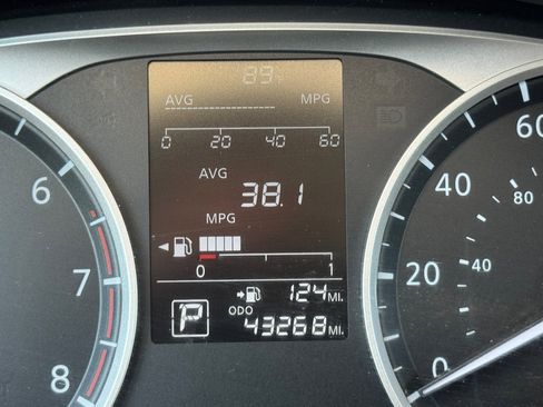 Used 2025 Nissan Versa S w/ Trunk Package FWD image 18