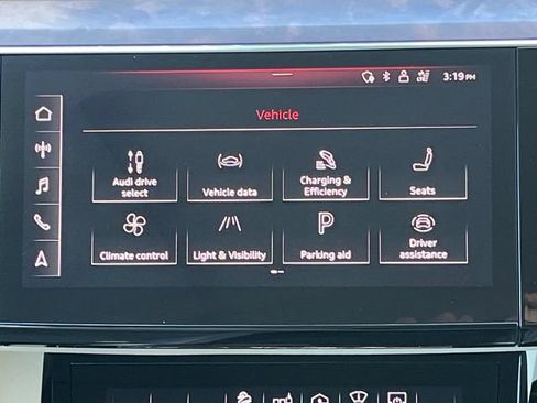 Used 2019 Audi e-tron Prestige w/ Prestige Package AWD/4WD image 25