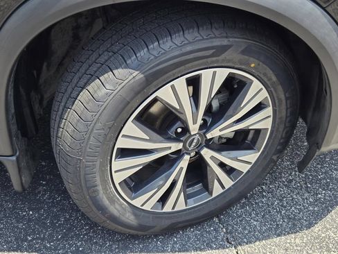 Used 2023 Nissan Rogue SV FWD image 6