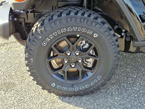 New 2026 Jeep Gladiator Sport AWD/4WD image 19