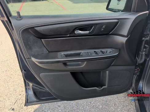 Used 2016 Chevrolet Traverse LT w/ Style and Technology Package FWD image 12