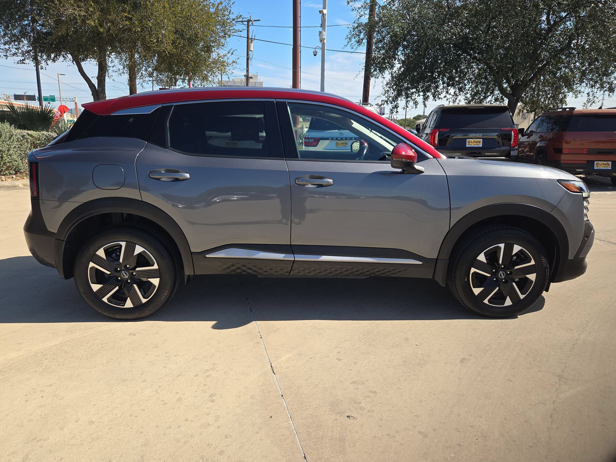 Certified 2025 Nissan Kicks SR FWD image 2
