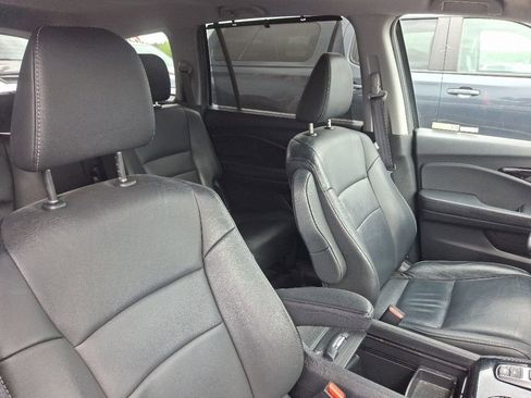 Used 2019 Honda Pilot Touring image 12