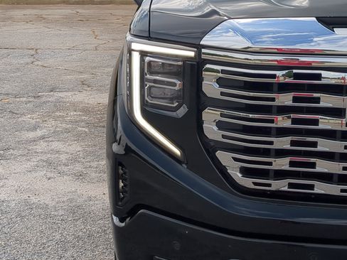 Used 2022 GMC Sierra 1500 Denali w/ Denali Reserve Package AWD/4WD image 8