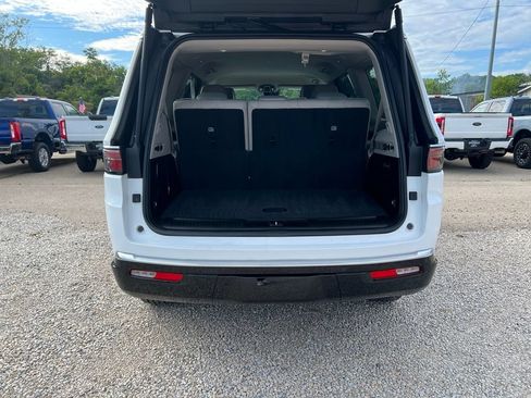Used 2023 Jeep Wagoneer Series III w/ Preferred Equipment Group AWD/4WD image 17