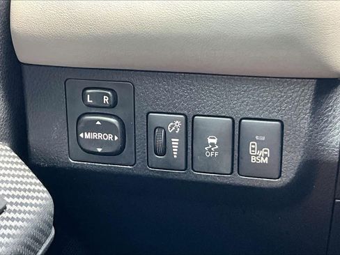 Used 2013 Toyota RAV4 Limited FWD image 33