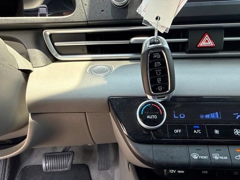 Used 2023 Hyundai Elantra SEL FWD image 38