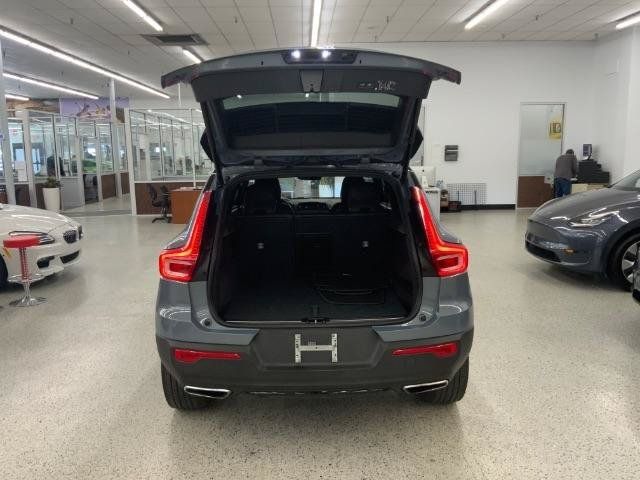 Used 2020 Volvo XC40 T5 R-Design AWD/4WD image 33