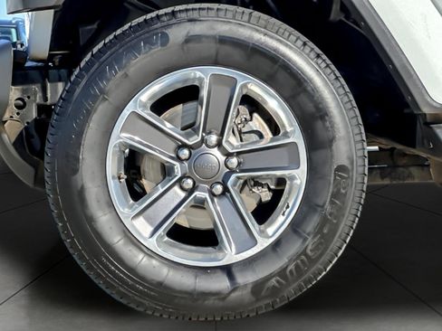 Used 2020 Jeep Wrangler Unlimited Sahara image 25