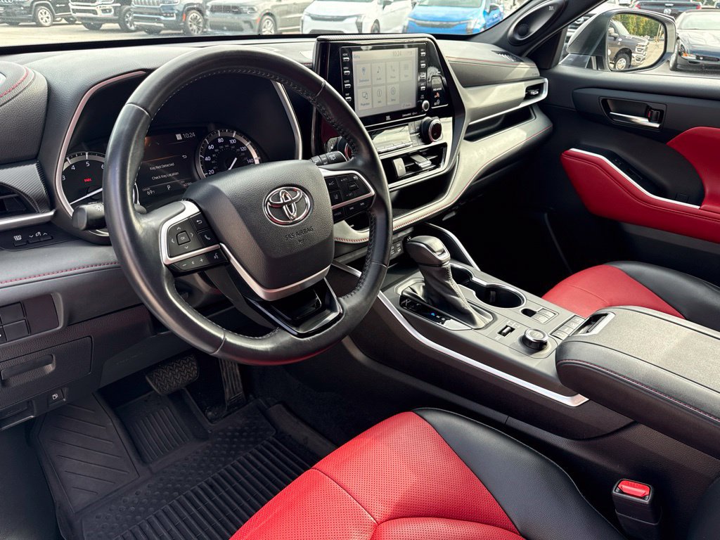 Used 2022 Toyota Highlander XSE AWD/4WD image 2