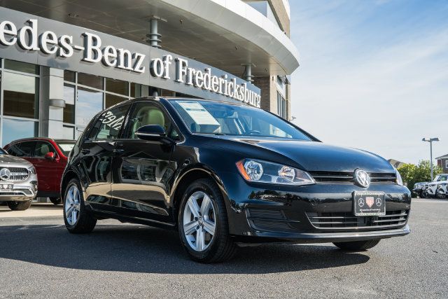Used 2017 Volkswagen Golf 4-Door FWD image 1