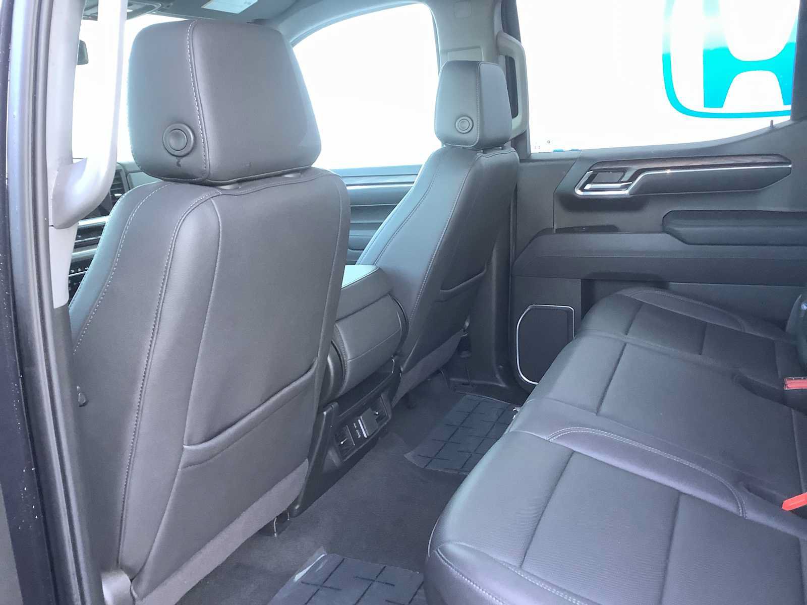Used 2025 GMC Sierra 1500 SLT AWD/4WD image 12