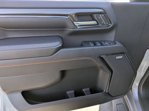 Used 2024 GMC Sierra 2500 AT4 w/ AT4 Premium Plus Package image 11