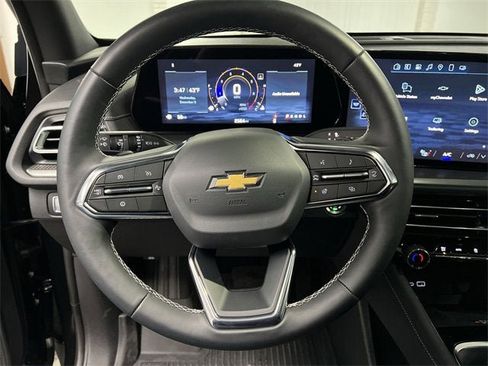 New 2025 Chevrolet Traverse LT w/ Sun and Wheel Package image 11