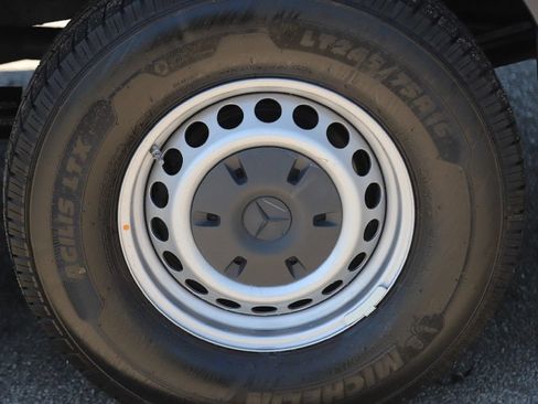 Used 2024 Mercedes-Benz Sprinter 2500 image 6