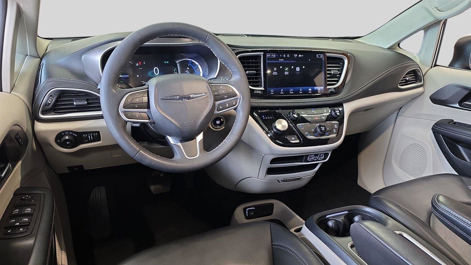 Used 2023 Chrysler Pacifica Touring-L FWD image 20