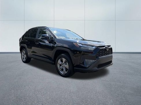 Used 2025 Toyota RAV4 XLE AWD/4WD image 4