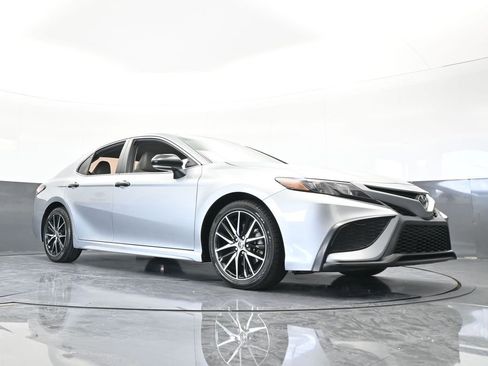 Used 2022 Toyota Camry SE image 61