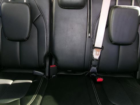 Used 2024 Chrysler Pacifica Touring-L FWD image 11
