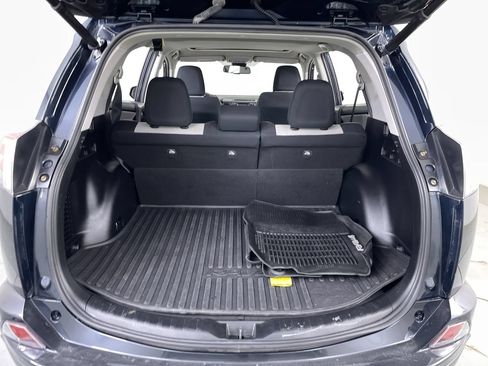 Used 2017 Toyota RAV4 XLE AWD/4WD image 21