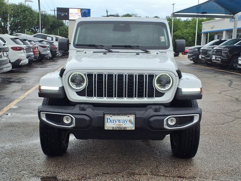 Used 2025 Jeep Wrangler Unlimited Sahara AWD/4WD image 19