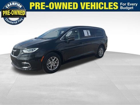 Used 2023 Chrysler Pacifica Touring-L image 1