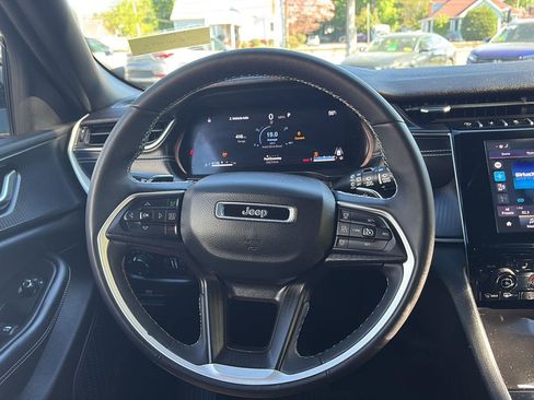 Used 2023 Jeep Grand Cherokee Altitude AWD/4WD image 16