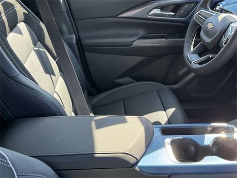 New 2026 Chevrolet Equinox EV LT image 6