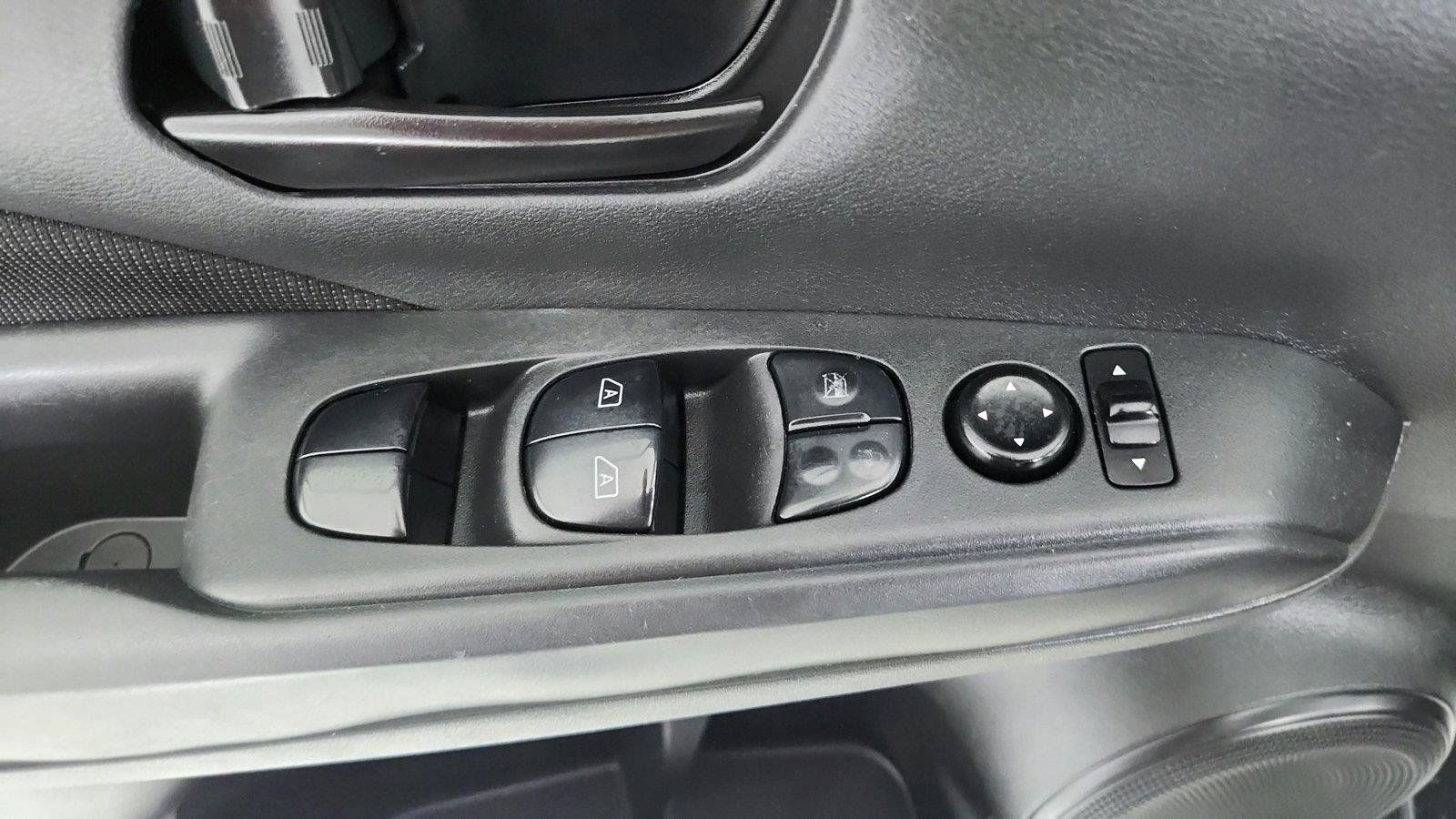 Used 2022 Nissan Kicks S FWD image 9