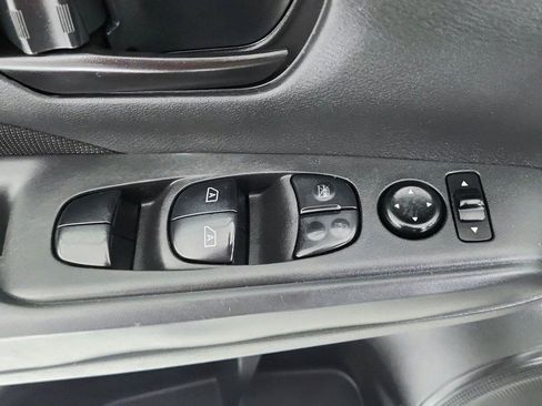 Used 2022 Nissan Kicks S FWD image 9