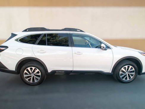 Used 2021 Subaru Outback Premium image 5