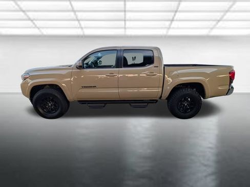 Used 2020 Toyota Tacoma SR5 RWD image 24