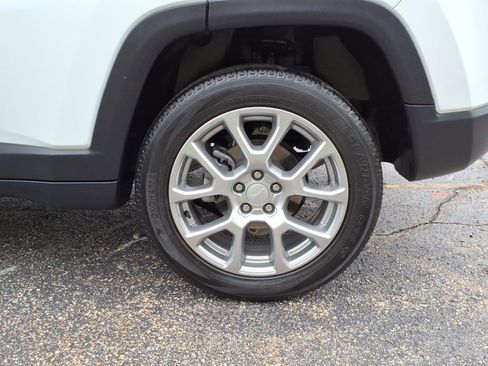 Certified 2024 Jeep Compass Latitude w/ Sun and Sound Group AWD/4WD image 6