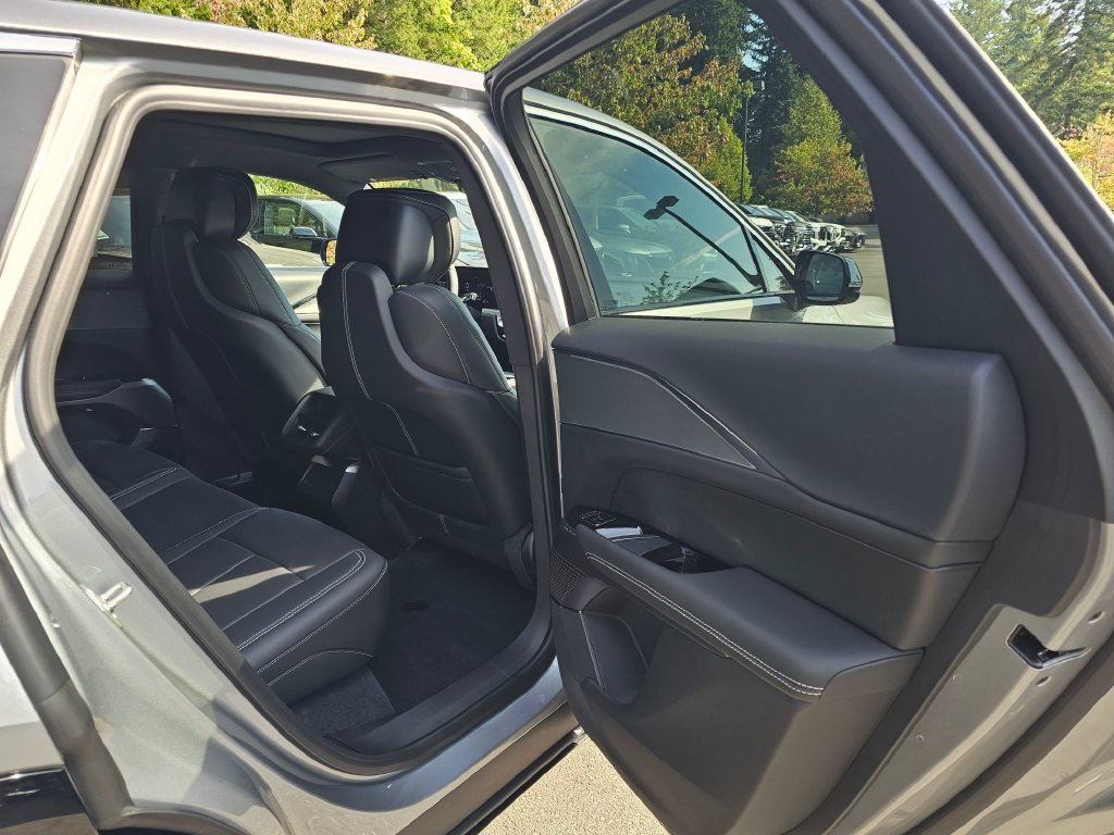 New 2027 Cadillac Lyriq Luxury AWD/4WD image 15